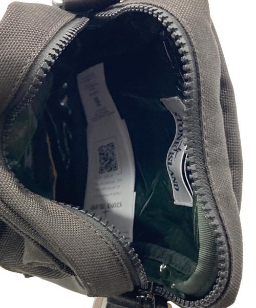 STONE ISLAND（ストーンアイランド）STONE ISLAND (ストーンアイランド) コーデュラナイロンコンパスロゴクロスボディバッグ グレーの古着・服飾アイテム