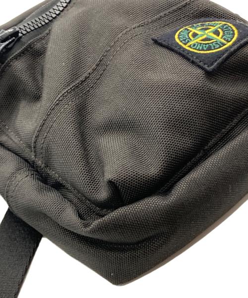 STONE ISLAND（ストーンアイランド）STONE ISLAND (ストーンアイランド) コーデュラナイロンコンパスロゴクロスボディバッグ グレーの古着・服飾アイテム