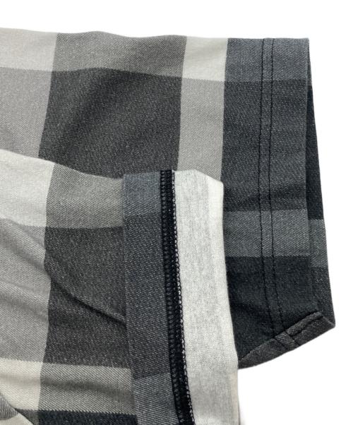 BLACK LABEL CRESTBRIDGE（ブラックレーベル クレストブリッジ）BLACK LABEL CRESTBRIDGE (ブラックレーベル クレストブリッジ) チェック柄Tシャツ グレー サイズ:Lの古着・服飾アイテム
