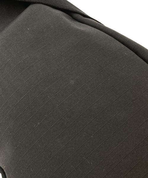 BRIEFING（ブリーフィング）BRIEFING (ブリーフィング) TRIPOD ショルダーバッグ ブラックの古着・服飾アイテム