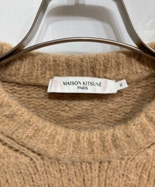 maison kitsune（メゾンキツネ）MAISON KITSUNE (メゾンキツネ) クルーネックニット ベージュ サイズ:XSの古着・服飾アイテム
