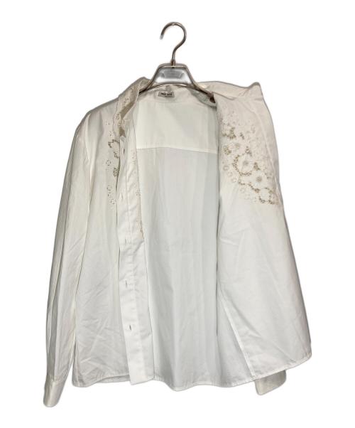 MIU MIU（ミュウミュウ）MIU MIU (ミュウミュウ) パールボタンレースフリルシャツ ホワイト サイズ:40の古着・服飾アイテム