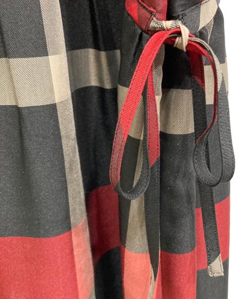 BLUE LABEL CRESTBRIDGE（ブルーレーベルクレストブリッジ）BLUE LABEL CRESTBRIDGE (ブルーレーベルクレストブリッジ) クレストブリッジチェッククロッシングツイルティアードドレス レッド×ブラック サイズ:38の古着・服飾アイテム