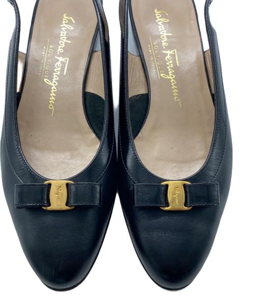 Salvatore Ferragamo（サルヴァトーレ フェラガモ）Salvatore Ferragamo (サルヴァトーレ フェラガモ) ヴァラリボンパンプス ブラック サイズ:7Cの古着・服飾アイテム