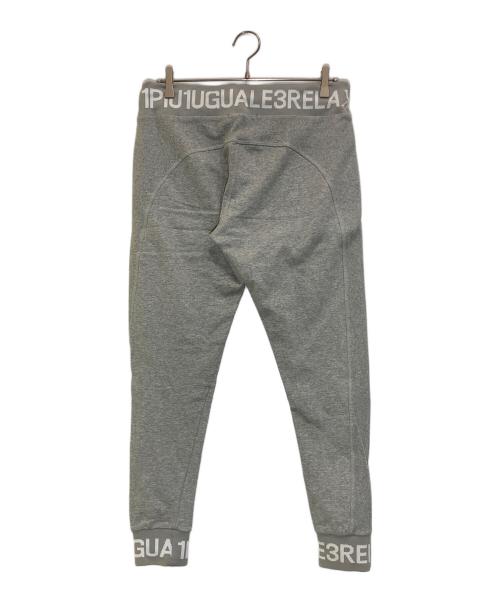 1PIU1UGUALE3 RELAX（ウノピゥウノウグァーレトレ リラックス）1piu1uguale3 relax (ウノピゥウノウグァーレトレ リラックス) ラインストーンスウェットパンツ グレー サイズ:JPN　Lの古着・服飾アイテム