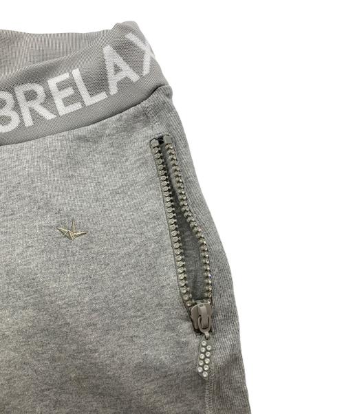 1PIU1UGUALE3 RELAX（ウノピゥウノウグァーレトレ リラックス）1piu1uguale3 relax (ウノピゥウノウグァーレトレ リラックス) ラインストーンスウェットパンツ グレー サイズ:JPN　Lの古着・服飾アイテム