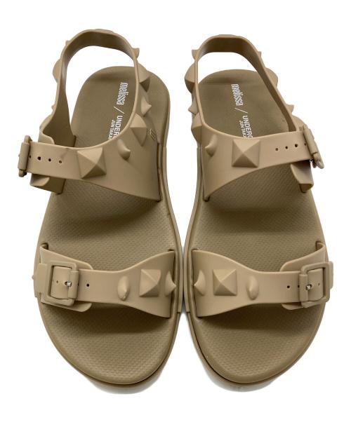 melissa（メリッサ）melissa (メリッサ) UNDERCOVER (アンダーカバー) スタッズフラットサンダル ベージュ サイズ:26.5の古着・服飾アイテム