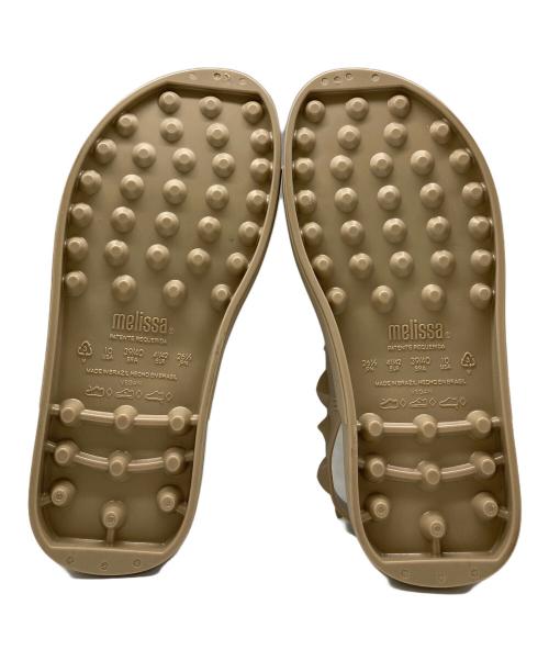 melissa（メリッサ）melissa (メリッサ) UNDERCOVER (アンダーカバー) スタッズフラットサンダル ベージュ サイズ:26.5の古着・服飾アイテム
