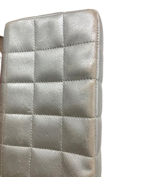 CHANEL（シャネル）CHANEL (シャネル) カメリアチョコバー チェーンショルダーバッグ シルバーの古着・服飾アイテム