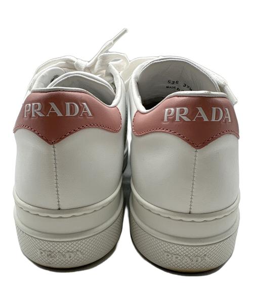 PRADA（プラダ）PRADA (プラダ) ヒールロゴローカットスニーカー ホワイト サイズ:37 1/2の古着・服飾アイテム