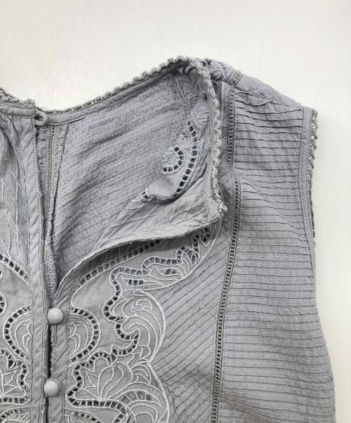 IENA LA BOUCLE（イエナ ラ ブークル）IENA LA BOUCLE (イエナ ラ ブークル) ピンタックレースノースリーブブラウス ブルー サイズ:-の古着・服飾アイテム