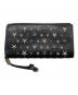 JIMMY CHOO (ジミーチュウ) スタッズLジップウォレット ブラック：18000円