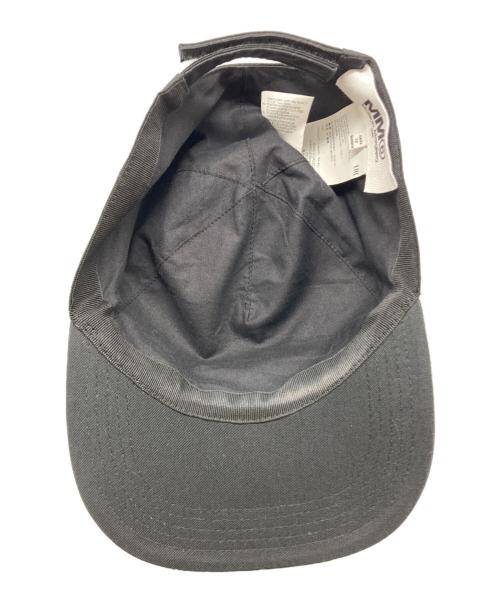MM6 Maison Margiela（エムエムシックスメゾンマルジェラ）MM6 Maison Margiela (エムエムシックスメゾンマルジェラ) ロゴ刺繍キャップ ブラックの古着・服飾アイテム