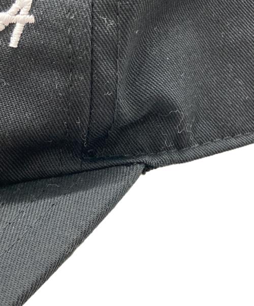 MM6 Maison Margiela（エムエムシックスメゾンマルジェラ）MM6 Maison Margiela (エムエムシックスメゾンマルジェラ) ロゴ刺繍キャップ ブラックの古着・服飾アイテム