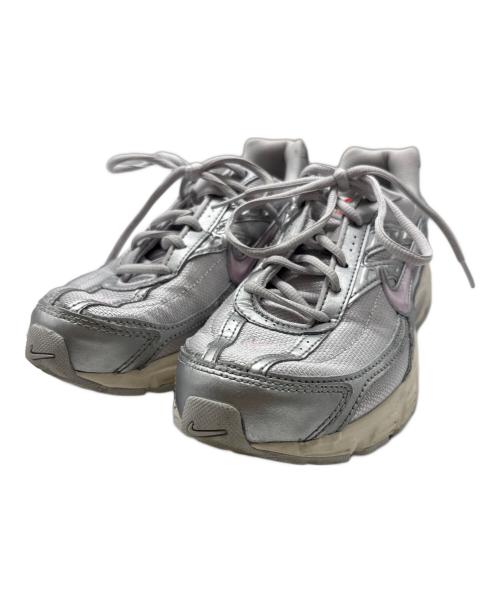 NIKE（ナイキ）NIKE (ナイキ) W INITIATOR シルバー サイズ:24.5cmの古着・服飾アイテム