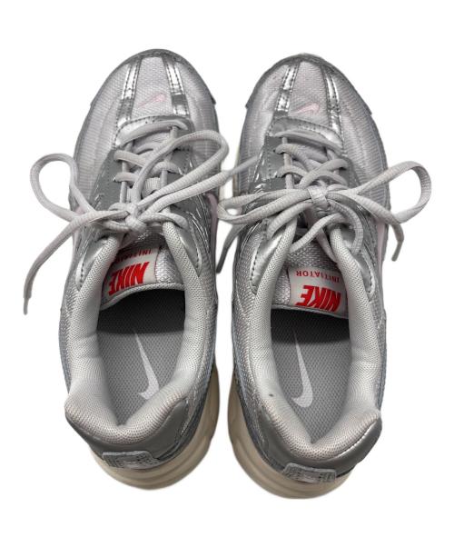 NIKE（ナイキ）NIKE (ナイキ) W INITIATOR シルバー サイズ:24.5cmの古着・服飾アイテム
