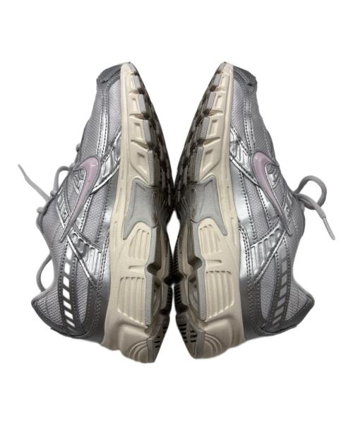 NIKE（ナイキ）NIKE (ナイキ) W INITIATOR シルバー サイズ:24.5cmの古着・服飾アイテム