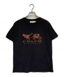 COACH（コーチ）の古着「レキシー アンド キャリッジ Tシャツ」｜グレー