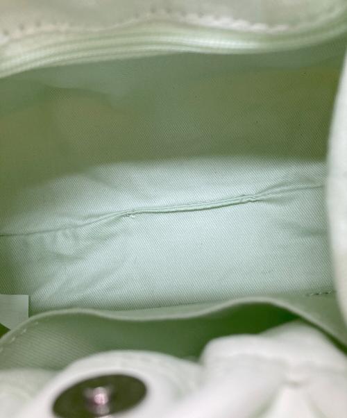 CHARLES & KEITH（チャールズアンドキース）CHARLES & KEITH (チャールズ＆キース) YVMIN (イヴミン) Ally アリー ルーシュドスラウチーノットバッグ&フルーツチャームセット グリーンの古着・服飾アイテム