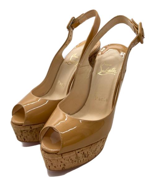 Christian Louboutin（クリスチャン・ルブタン）Christian Louboutin (クリスチャン・ルブタン) パテントウエッジソールパンプス ベージュ サイズ:36の古着・服飾アイテム