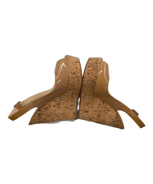 Christian Louboutin（クリスチャン・ルブタン）Christian Louboutin (クリスチャン・ルブタン) パテントウエッジソールパンプス ベージュ サイズ:36の古着・服飾アイテム