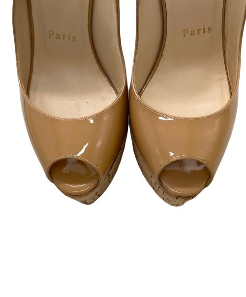 Christian Louboutin（クリスチャン・ルブタン）Christian Louboutin (クリスチャン・ルブタン) パテントウエッジソールパンプス ベージュ サイズ:36の古着・服飾アイテム