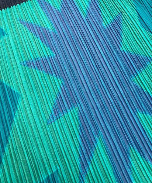 PLEATS PLEASE（プリーツプリーズ）PLEATS PLEASE (プリーツプリーズ) バウンスプリーツ ノースリーブ ワンピース マルチカラー サイズ:3の古着・服飾アイテム