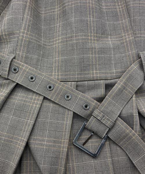 allureville（アルアバイル）allureville (アルアバイル) otona MUSE (オトナミューズ) TRトロサイドスリットプリーツワンピース ベージュ×ブラウン サイズ:2の古着・服飾アイテム