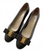 Salvatore Ferragamoサルヴァトーレ フェラガモ）の古着「ヴァラリボンパンプス」｜ブラウン