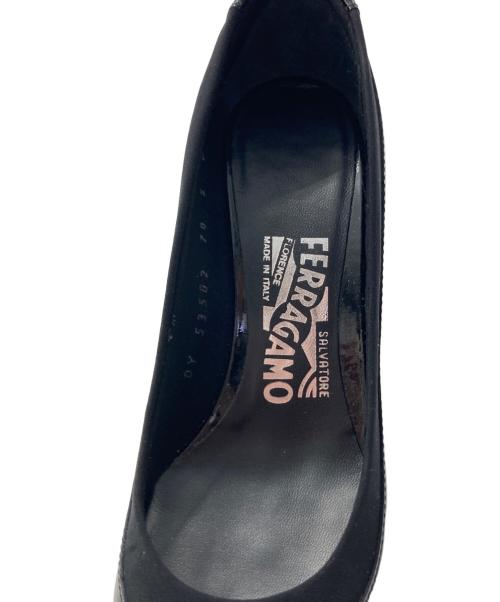 Salvatore Ferragamo（サルヴァトーレ フェラガモ）Salvatore Ferragamo (サルヴァトーレ フェラガモ) NAVIGLIウェッジソールパンプス ブラック サイズ:5の古着・服飾アイテム