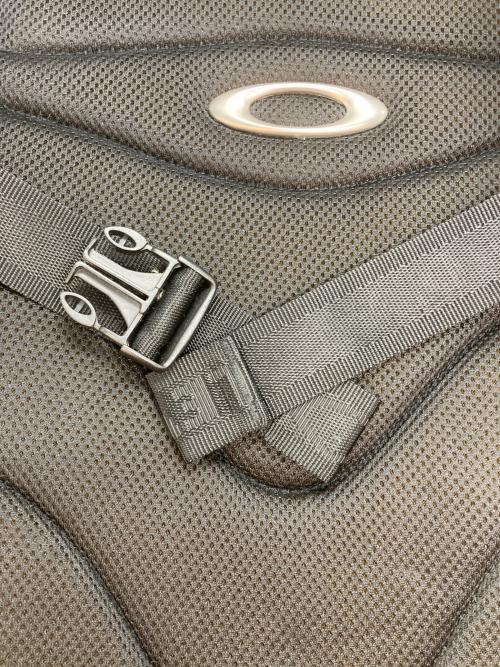 OAKLEY（オークリー）OAKLEY (オークリー) オバールロゴテックギミックバックパック レッド×ブラックの古着・服飾アイテム