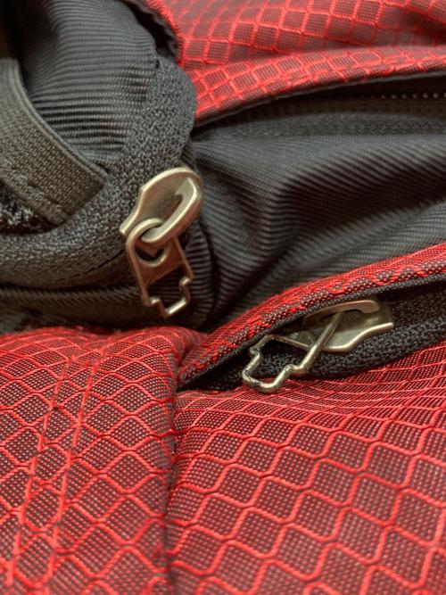 OAKLEY（オークリー）OAKLEY (オークリー) オバールロゴテックギミックバックパック レッド×ブラックの古着・服飾アイテム