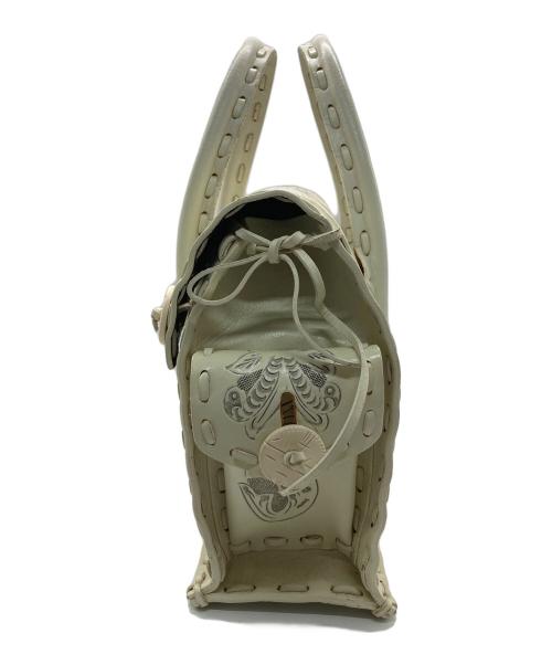 Carving Tribes（カービングトライブス）Carving Tribes (カービングトライブス) マエストラSハンドバッグ アイボリーの古着・服飾アイテム