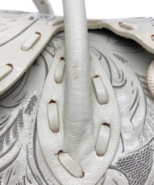 Carving Tribes（カービングトライブス）Carving Tribes (カービングトライブス) マエストラSハンドバッグ アイボリーの古着・服飾アイテム