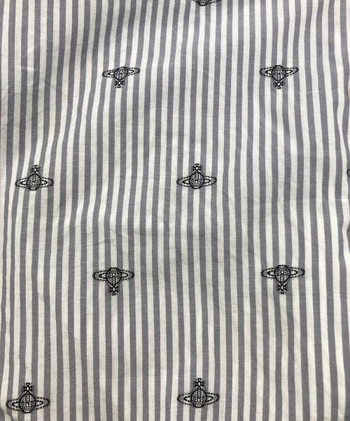 Vivienne Westwood RED LABEL（ヴィヴィアンウエストウッドレッドレーベル）Vivienne Westwood RED LABEL (ヴィヴィアンウエストウッドレッドレーベル) オーヴ柄リボンシャツ グレー×ホワイト サイズ:2の古着・服飾アイテム