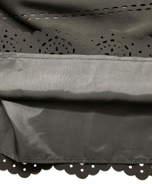 TO BE CHIC（トゥービーシック）TO BE CHIC (トゥービーシック) タフタヘムドット ワンピース ブラック サイズ:SIZE 38の古着・服飾アイテム