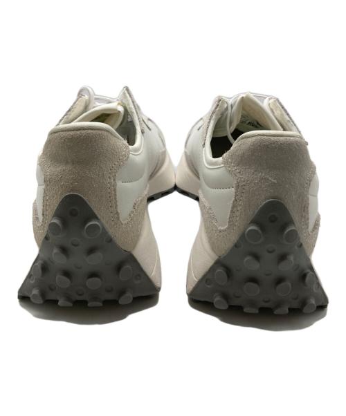 NEW BALANCE（ニューバランス）NEW BALANCE (ニューバランス) 327ローカットスニーカー ホワイト サイズ:24.5cmの古着・服飾アイテム