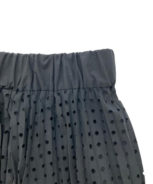 ADORE（アドーア）ADORE (アドーア) パンチングドットプリーツスカート ブラック サイズ:38の古着・服飾アイテム