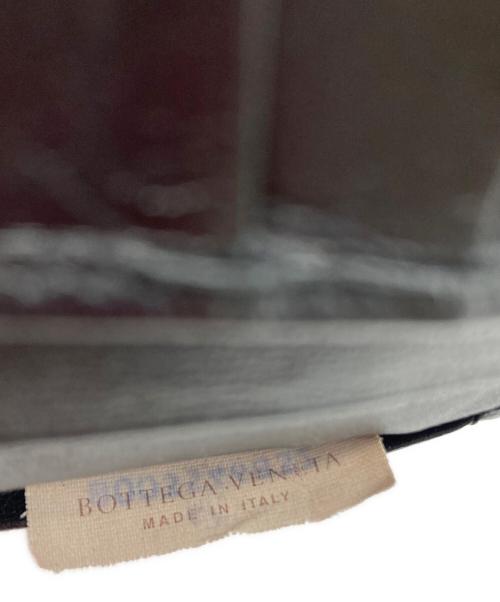 BOTTEGA VENETA（ボッテガベネタ）BOTTEGA VENETA (ボッテガベネタ) 型押し二つ折り財布 ブラックの古着・服飾アイテム