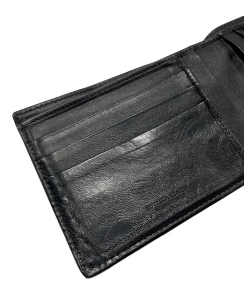 BOTTEGA VENETA（ボッテガベネタ）BOTTEGA VENETA (ボッテガベネタ) 型押し二つ折り財布 ブラックの古着・服飾アイテム