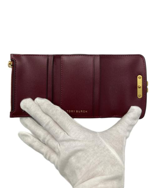 TORY BURCH（トリーバーチ）TORY BURCH (トリーバーチ) エレノアコンパクトウォレット ボルドーの古着・服飾アイテム