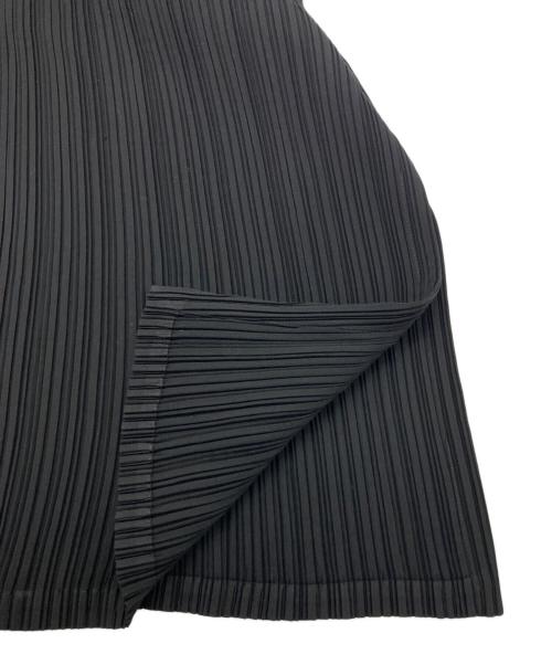 ISSEY MIYAKE FETE（イッセイミヤケフェット）ISSEY MIYAKE FETE (イッセイミヤケフェット) スリットプリーツスカート ブラック サイズ:3の古着・服飾アイテム