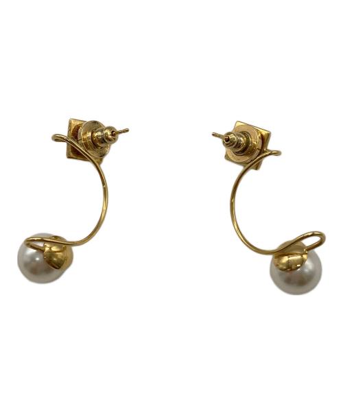 VALENTINO（ヴァレンティノ）VALENTINO (ヴァレンティノ) ロックスタッズパールピアスの古着・服飾アイテム