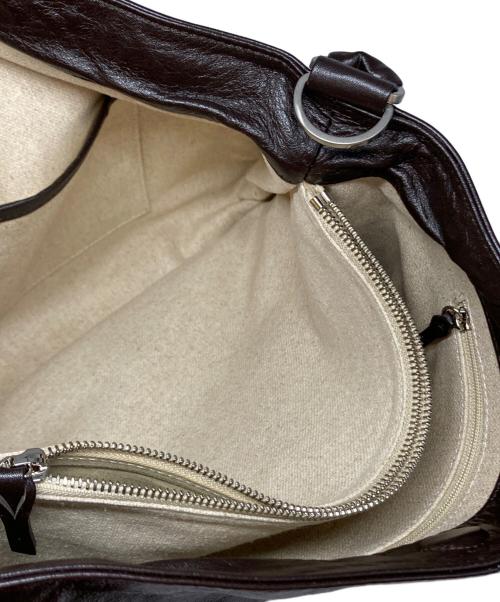 TOUT Y EST（トゥティエ）TOUT Y EST (トゥティエ) sac nacelle epaule ブラウンの古着・服飾アイテム