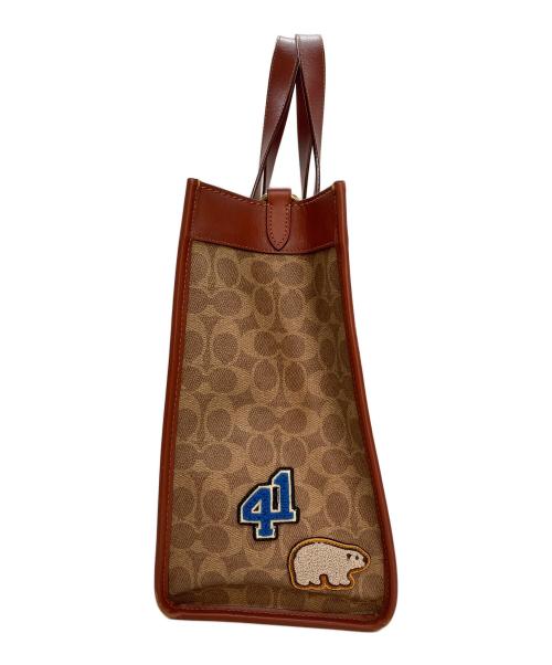 COACH（コーチ）COACH (コーチ) フィールド トート シグネチャー キャンバス ウィズ パッチ ブラウンの古着・服飾アイテム