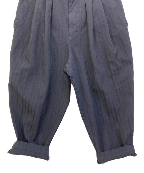 COMME des GARCONS COMME des GARCONS（コムデギャルソン コムデギャルソン）COMME des GARCONS COMME des GARCONS (コムデギャルソン コムデギャルソン) ポリエステル縮絨加工シャドーストライプクロップドパンツ ネイビー サイズ:XSの古着・服飾アイテム
