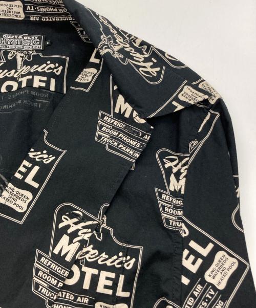 Hysteric Glamour（ヒステリックグラマー）Hysteric Glamour (ヒステリックグラマー) HYSTERIC MOTEL柄 フラットカラーシャツ ブラック サイズ:Lの古着・服飾アイテム