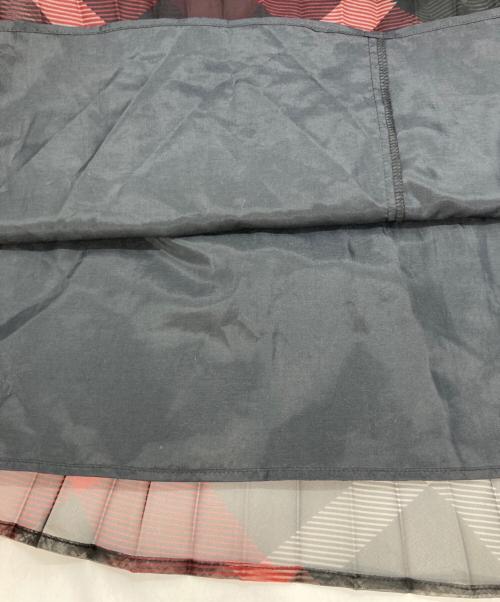 BLUE LABEL CRESTBRIDGE（ブルーレーベルクレストブリッジ）BLUE LABEL CRESTBRIDGE (ブルーレーベルクレストブリッジ) チュールプリーツスカート ブラック×レッド サイズ:38の古着・服飾アイテム