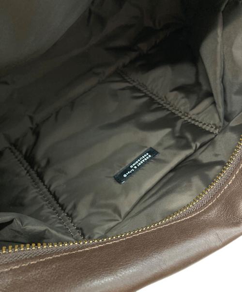 kurashi&trips publishing（クラシアンドトリップス パブリッシング）KURASHI&Trips PUBLISHING (クラシアンドトリップス パブリッシング) 「がんばりどきも私らしく」 一田憲子さんとつくったラウンドレザーバッグ ブラウンの古着・服飾アイテム