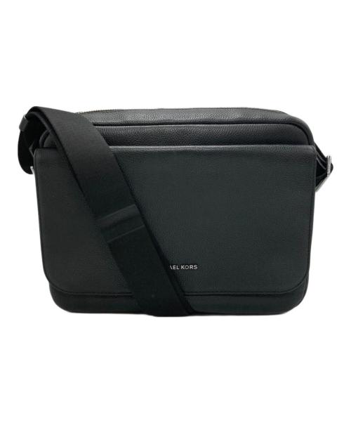 MICHAEL KORS（マイケル・コース）MICHAEL KORS (マイケル・コース) COOPER FLAP CAMERA BAG ブラックの古着・服飾アイテム